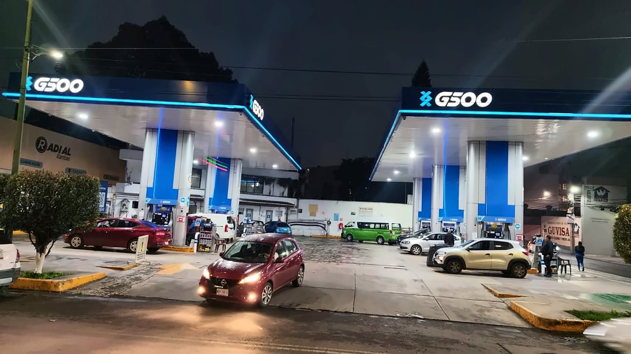 Estación Hueso de noche